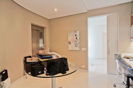 Casa de condomínio à venda com 900m², 6 quartos e 8 vagasEscritório