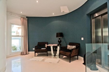 Casa de condomínio à venda com 900m², 6 quartos e 8 vagasSala