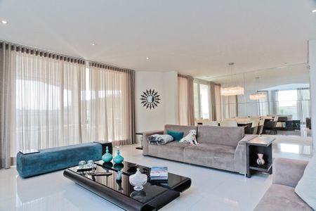 Casa de condomínio à venda com 900m², 6 quartos e 8 vagasSala