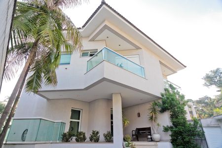 Casa de condomínio à venda com 900m², 6 quartos e 8 vagasÁrea externa