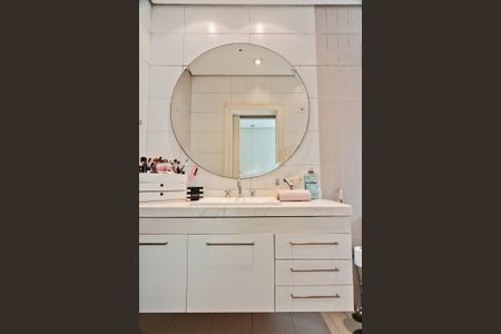 Casa de condomínio à venda com 900m², 6 quartos e 8 vagasBanheiro da Suíte 3