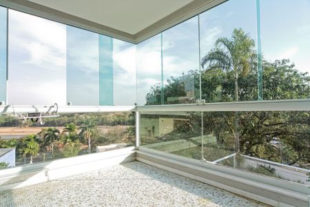 Casa de condomínio à venda com 900m², 6 quartos e 8 vagasVaranda