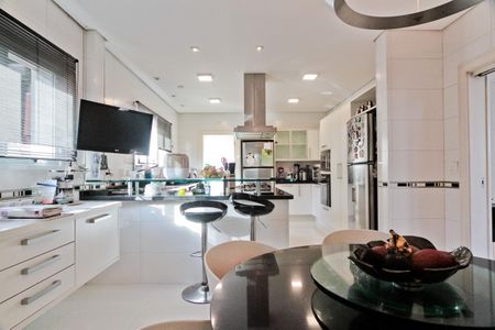 Casa de condomínio à venda com 900m², 6 quartos e 8 vagasCozinha