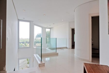 Casa de condomínio à venda com 900m², 6 quartos e 8 vagasCorredor