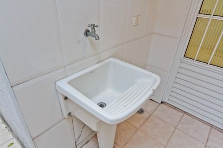 Casa de condomínio à venda com 900m², 6 quartos e 8 vagasCasa de hóspedes - área de serviço