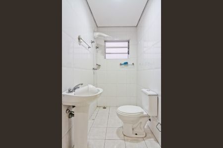 Casa de condomínio à venda com 900m², 6 quartos e 8 vagasCasa de hóspedes - banheiro