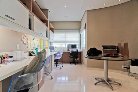 Casa de condomínio à venda com 900m², 6 quartos e 8 vagasEscritório