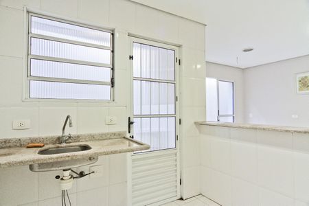 Casa de condomínio à venda com 900m², 6 quartos e 8 vagasCasa de hóspedes - cozinha