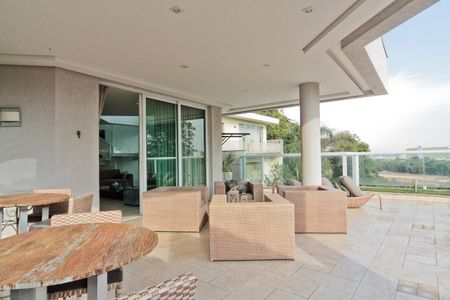 Casa de condomínio à venda com 900m², 6 quartos e 8 vagasÁrea externa