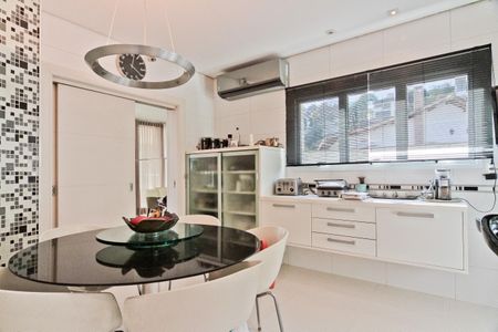 Casa de condomínio à venda com 900m², 6 quartos e 8 vagasCozinha