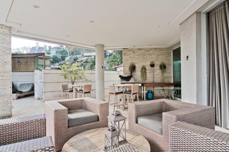 Casa de condomínio à venda com 900m², 6 quartos e 8 vagasÁrea externa