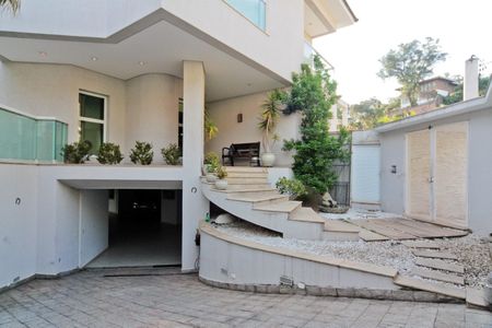 Casa de condomínio à venda com 900m², 6 quartos e 8 vagasÁrea externa