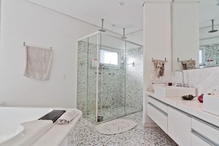 Casa de condomínio à venda com 900m², 6 quartos e 8 vagasBanheiro da Suíte 4