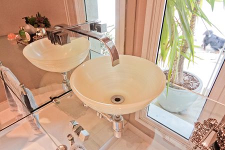 Casa de condomínio à venda com 900m², 6 quartos e 8 vagasLavabo