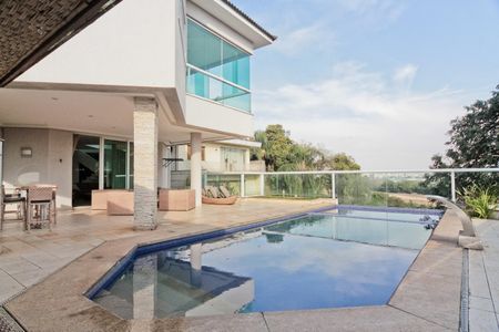 Casa de condomínio à venda com 900m², 6 quartos e 8 vagasÁrea externa