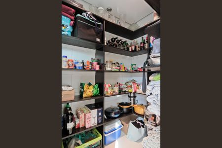 Casa de condomínio à venda com 900m², 6 quartos e 8 vagasDespensa