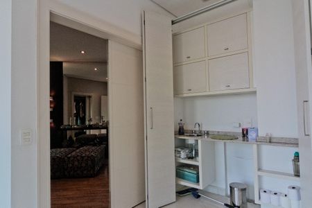 Casa de condomínio à venda com 900m², 6 quartos e 8 vagasCorredor