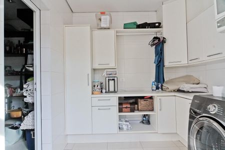 Casa de condomínio à venda com 900m², 6 quartos e 8 vagasÁrea de Serviço