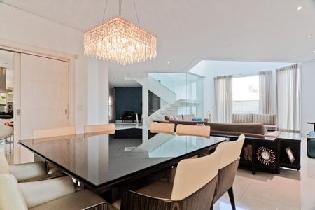 Casa de condomínio à venda com 900m², 6 quartos e 8 vagasSala