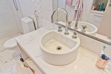 Casa de condomínio à venda com 900m², 6 quartos e 8 vagasBanheiro da Suíte 2