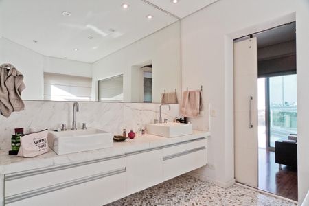 Casa de condomínio à venda com 900m², 6 quartos e 8 vagasBanheiro da Suíte 4