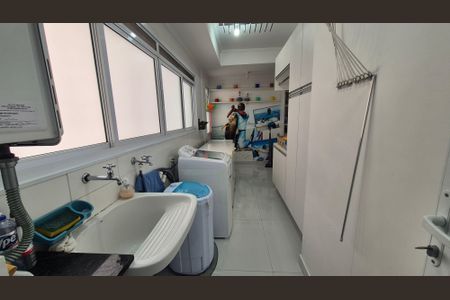 Apartamento à venda com 156m², 3 quartos e 3 vagas Apartamento à venda com 156m², 3 quartos e 3 vagasLavanderia