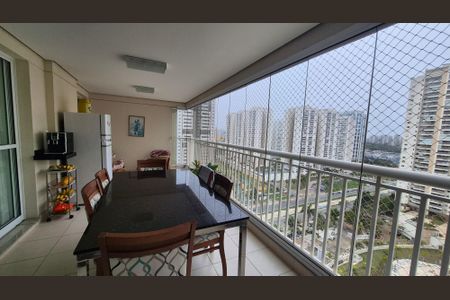 Apartamento à venda com 156m², 3 quartos e 3 vagas Apartamento à venda com 156m², 3 quartos e 3 vagasVaranda