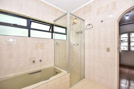 Casa à venda com 420m², 3 quartos e 3 vagasBanheiro da Suíte 3