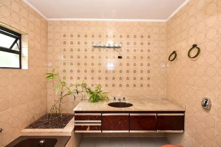 Casa à venda com 420m², 3 quartos e 3 vagasBanheiro da Suíte 1