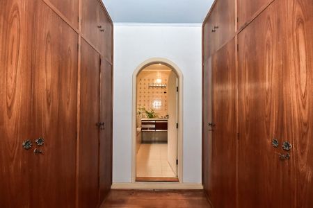 Casa à venda com 420m², 3 quartos e 3 vagasArmário da Suíte 1