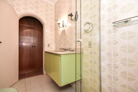 Casa à venda com 420m², 3 quartos e 3 vagasBanheiro da Suíte 2