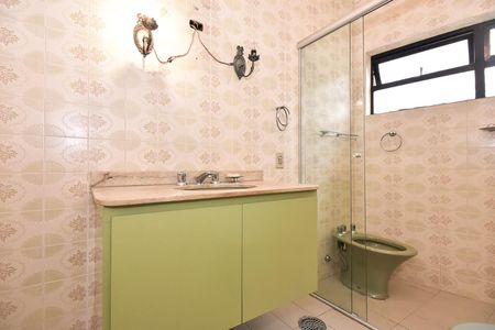 Casa à venda com 420m², 3 quartos e 3 vagasBanheiro da Suíte 2