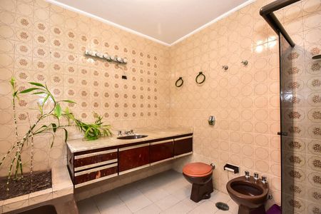 Casa à venda com 420m², 3 quartos e 3 vagasBanheiro da Suíte 1