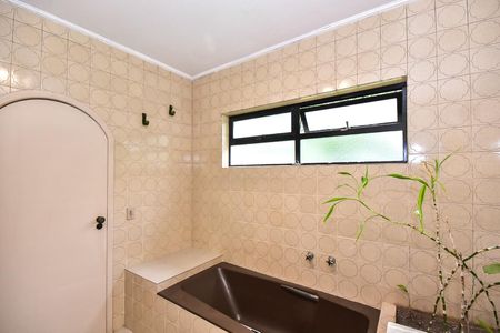 Casa à venda com 420m², 3 quartos e 3 vagasBanheiro da Suíte 1