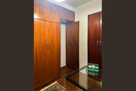 Quarto de apartamento à venda com 3 quartos, 80m² em Funcionários, Belo Horizonte