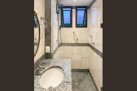 Apartamento à venda com 80m², 3 quartos e 2 vagasBanheiro