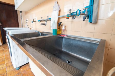 Casa à venda com 265m², 5 quartos e 2 vagas Casa à venda com 265m², 5 quartos e 2 vagasÁrea de Serviço Detalhe