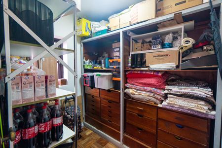 Casa à venda com 265m², 5 quartos e 2 vagas Casa à venda com 265m², 5 quartos e 2 vagasQuarto de Serviço