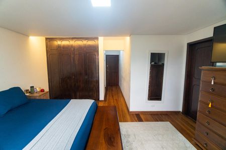 Casa à venda com 265m², 5 quartos e 2 vagas Casa à venda com 265m², 5 quartos e 2 vagasSuíte 1