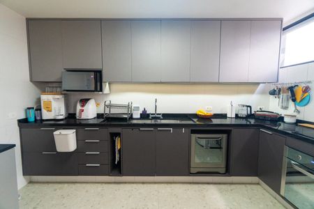 Casa à venda com 265m², 5 quartos e 2 vagas Casa à venda com 265m², 5 quartos e 2 vagasCozinha