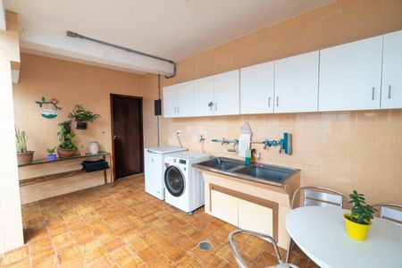 Casa à venda com 265m², 5 quartos e 2 vagas Casa à venda com 265m², 5 quartos e 2 vagasÁrea de Serviço