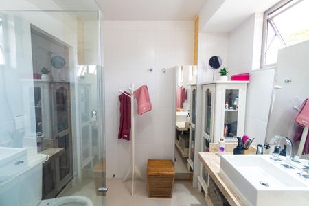 Casa à venda com 265m², 5 quartos e 2 vagas Casa à venda com 265m², 5 quartos e 2 vagasBanheiro da Suíte 1