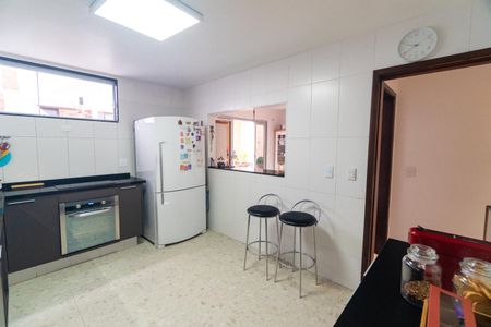 Casa à venda com 265m², 5 quartos e 2 vagas Casa à venda com 265m², 5 quartos e 2 vagasCozinha