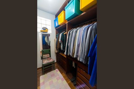 Casa à venda com 265m², 5 quartos e 2 vagas Casa à venda com 265m², 5 quartos e 2 vagasCloset da suíte 1