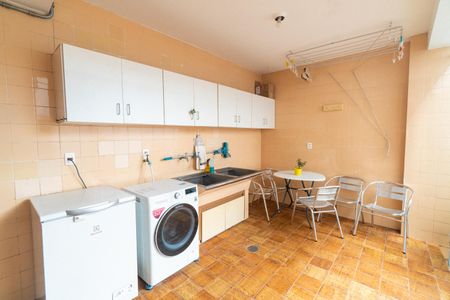 Casa à venda com 265m², 5 quartos e 2 vagas Casa à venda com 265m², 5 quartos e 2 vagasÁrea de Serviço