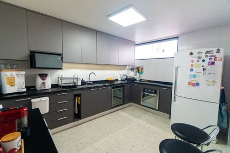 Casa à venda com 265m², 5 quartos e 2 vagas Casa à venda com 265m², 5 quartos e 2 vagasCozinha