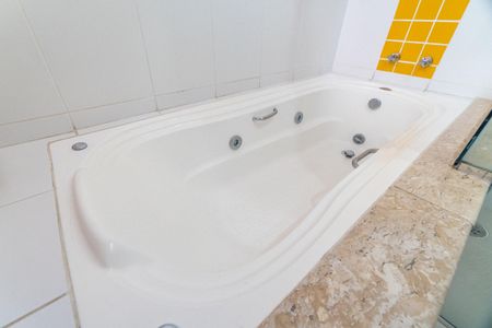 Casa à venda com 265m², 5 quartos e 2 vagas Casa à venda com 265m², 5 quartos e 2 vagasBanheiro da Suíte 1