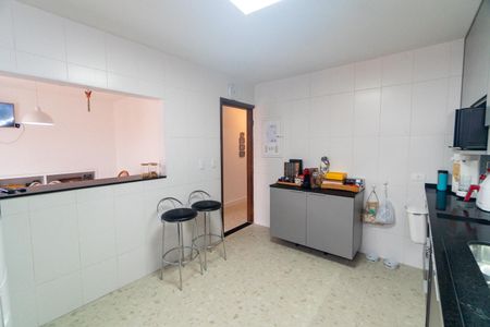 Casa à venda com 265m², 5 quartos e 2 vagas Casa à venda com 265m², 5 quartos e 2 vagasCozinha