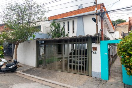 Casa à venda com 265m², 5 quartos e 2 vagas Casa à venda com 265m², 5 quartos e 2 vagasFachada