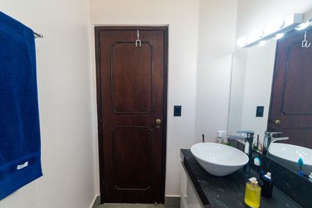 Casa à venda com 265m², 5 quartos e 2 vagas Casa à venda com 265m², 5 quartos e 2 vagasBanheiro Social